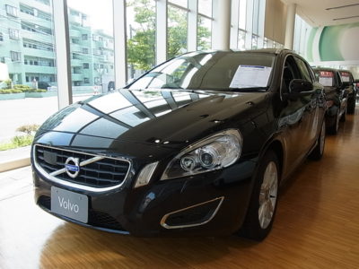 展示車にV60 T6 AWD を追加致しました。
