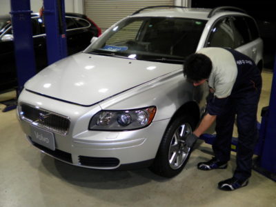 タイヤホイールの脱着作業